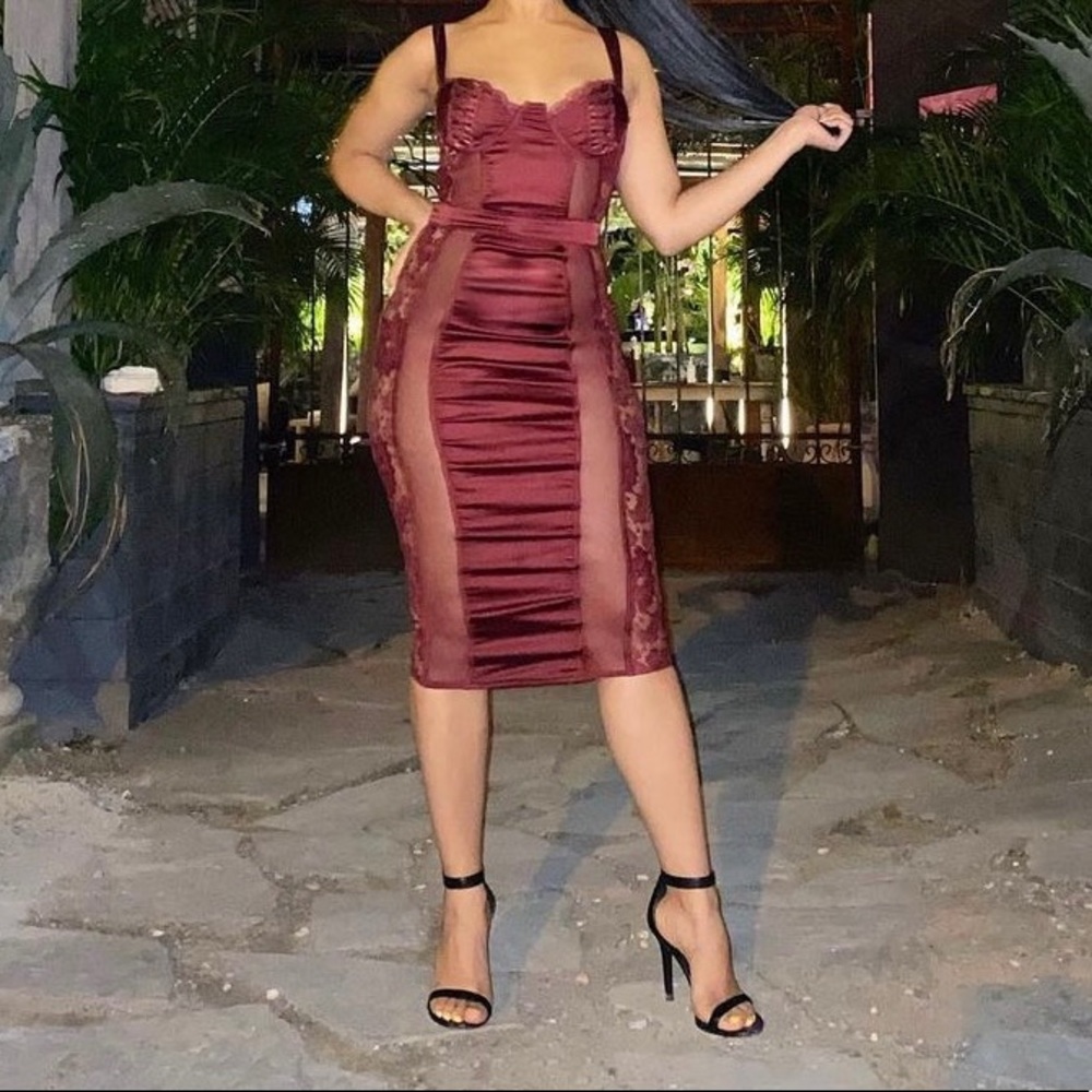 Oh Polly burgundy midi dress